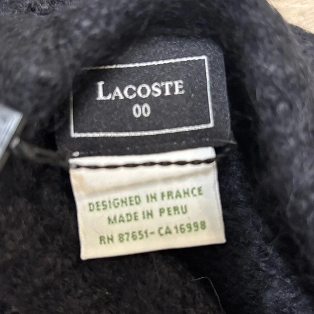 Lacoste hat 22% warm